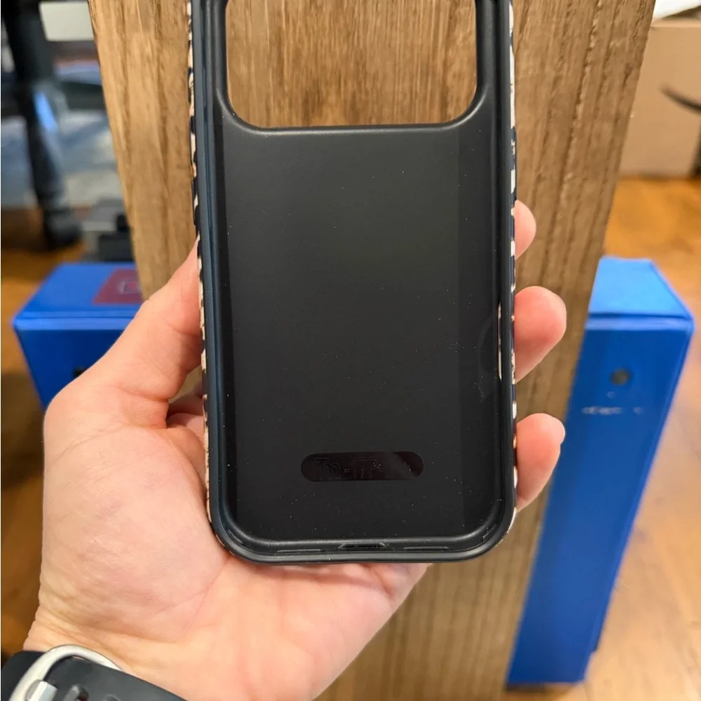Burga iPhone 17 Pro Case - Picture 4 of 6